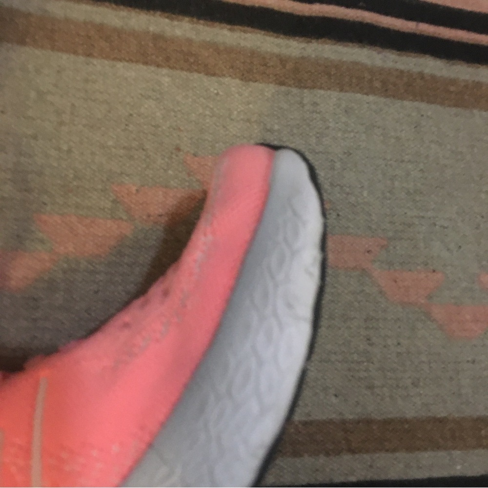 New Balance women’s 7.5 Fresh Foam 1080 Pink & White NB sneakers athletic GUC - Picture 7 of 12